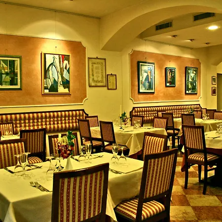 Rocca Conference & Restaurant Hotel