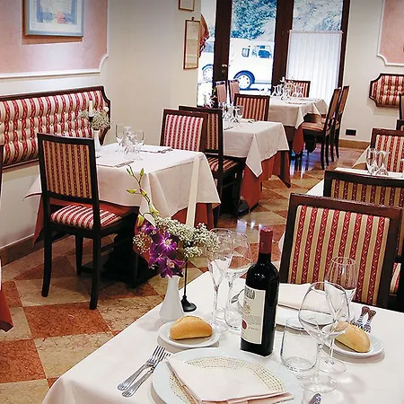 Hotel Rocca Conference Y Restaurante 4*