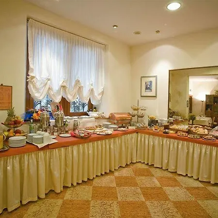 Rocca Conference Y Restaurante Hotel