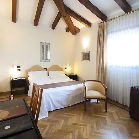 Hotel Rocca Conference Y Restaurante 4*