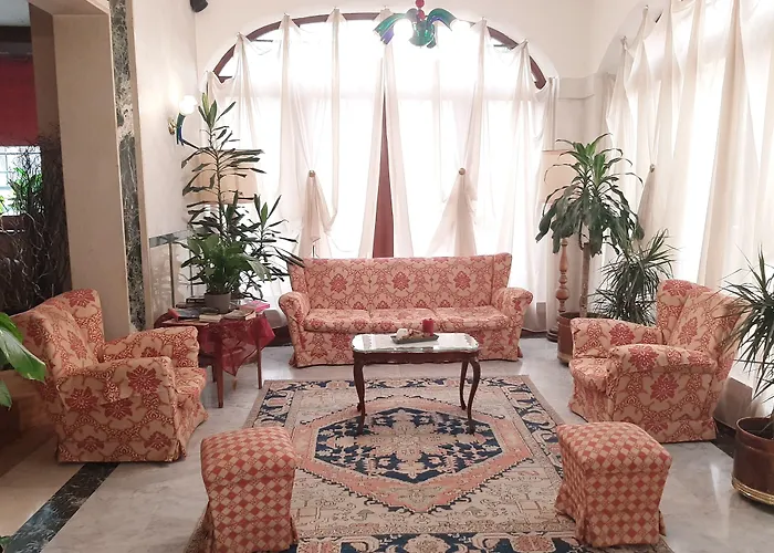 Rocca Conference & Restaurant מלון Bazzano