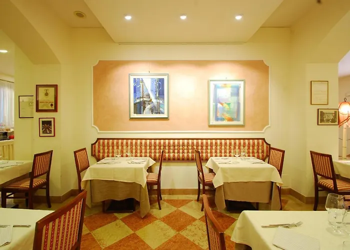 Rocca Conference & Restaurant מלון Bazzano