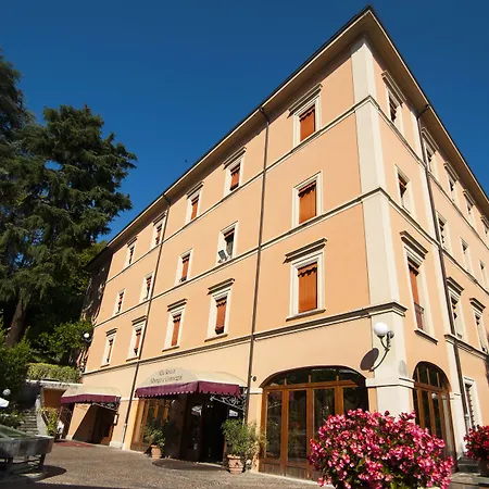 Rocca Conference & Restaurant Ξενοδοχείο 4*