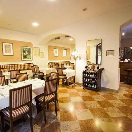 Rocca Conference & Restaurant Hotel