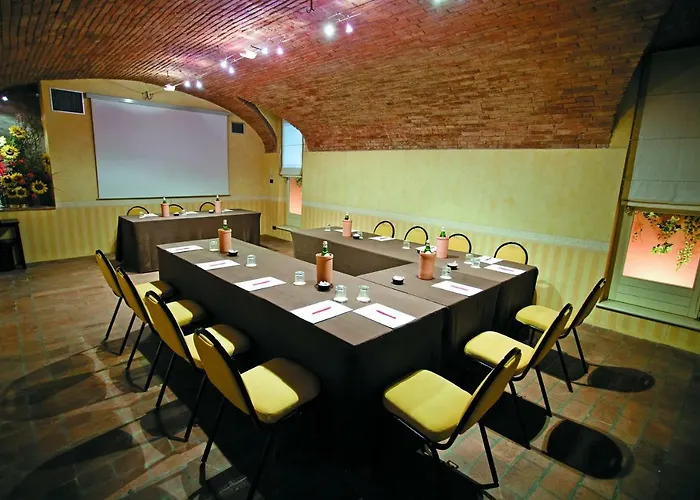 Rocca Conference & Restaurant Otel Bazzano